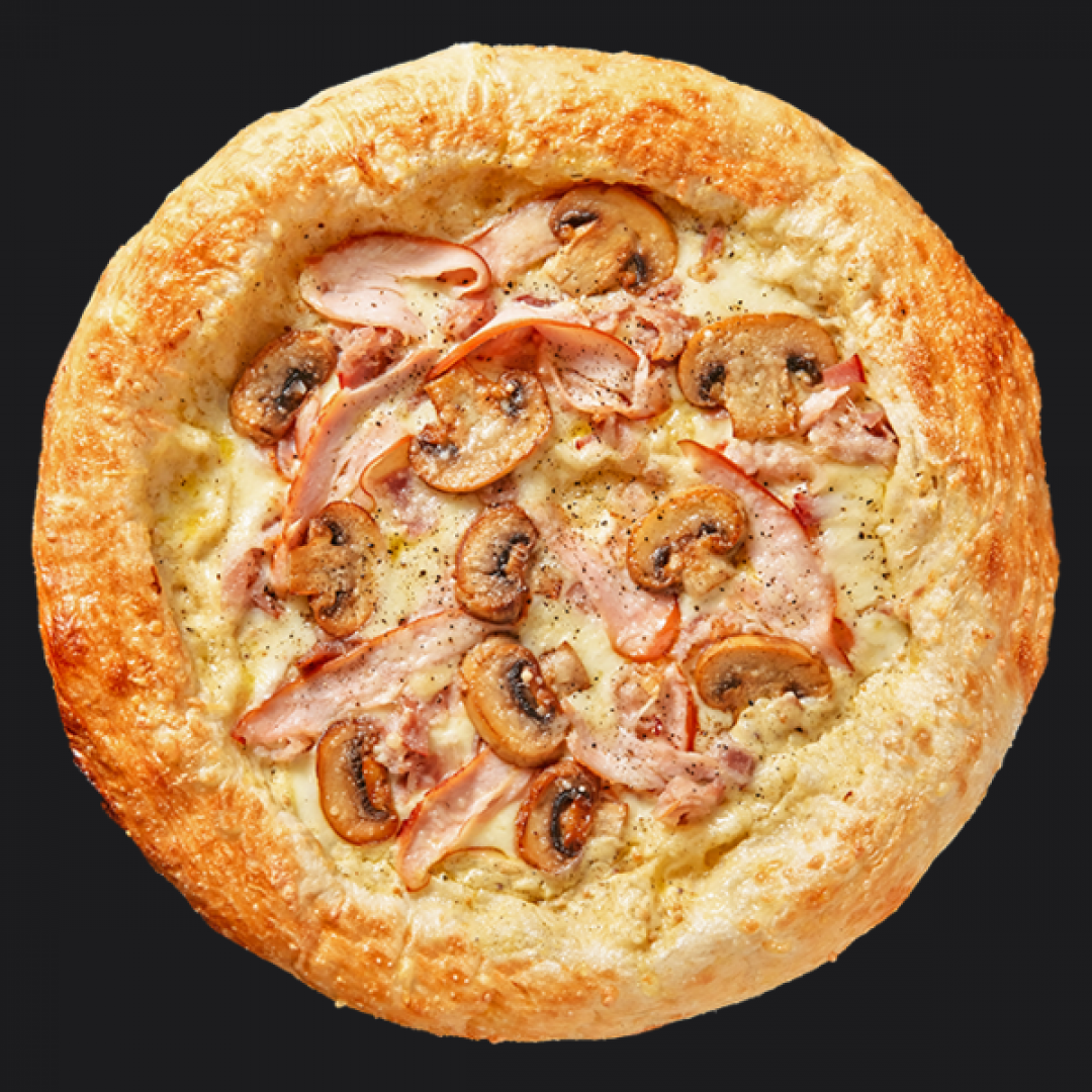 Пицца с беконом, моцареллой и соусом из сливочного сыра