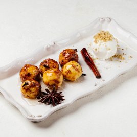 Пряные творожные пончики с мороженым и орешками заказать доставку в Красноярске | «Баран и бисер»