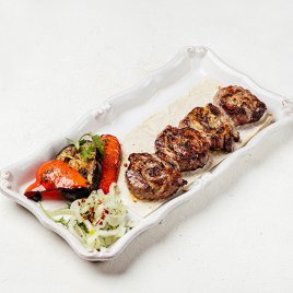 Шашлык из говяжьей вырезки с курдюком Шашлык из говяжьей вырезки с курдюком заказать доставку в Красноярске | «Баран и бисер»