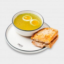 Куриный бульон с деревенским яйцом и зеленью подаётся со злаковым сэндвичем с цыплёнком Куриный бульон с деревенским яйцом и зеленью подаётся со злаковым сэндвичем с цыплёнком заказать доставку в Красноярске | «РомБаба»