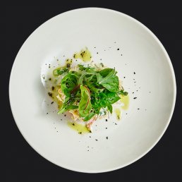 Салат с цыплёнком, овощами и кунжутной заправкой Салат с цыплёнком, овощами и кунжутной заправкой заказать доставку в Красноярске | «Перцы» в Красноярске