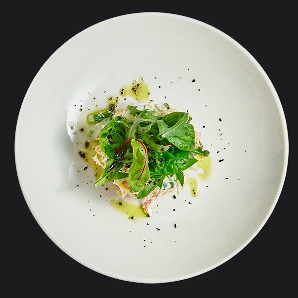 Салат с цыплёнком, овощами и кунжутной заправкой заказать доставку в Красноярске | «Перцы» в Красноярске