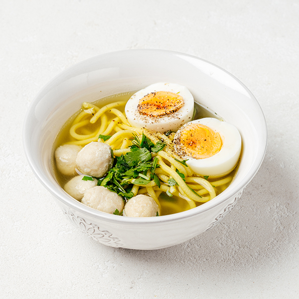 Куриный суп с фрикадельками и яйцом заказать доставку в Красноярске | Доставка «Беллини»