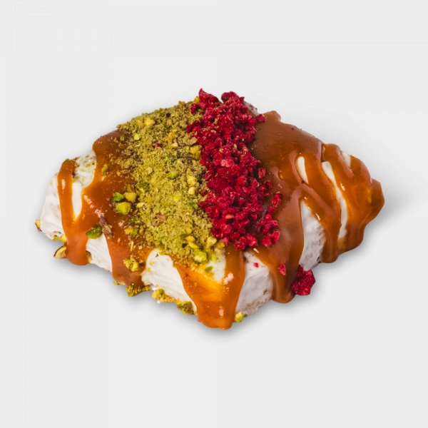 Булочка от мамы с солёной карамелью и фисташкой заказать доставку в Красноярске | «РомБаба»