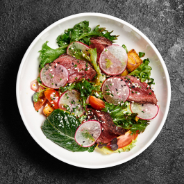 Стейк салат с картофелем и свежими овощами Стейк салат с картофелем и свежими овощами заказать доставку в Красноярске | Доставка «Беллини»