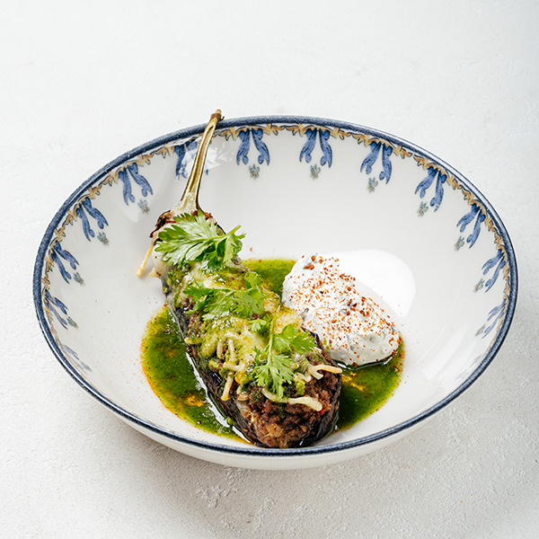 Печёный баклажан с мясом и сулугуни Печёный баклажан с мясом и сулугуни заказать доставку в Красноярске | Доставка «Беллини»