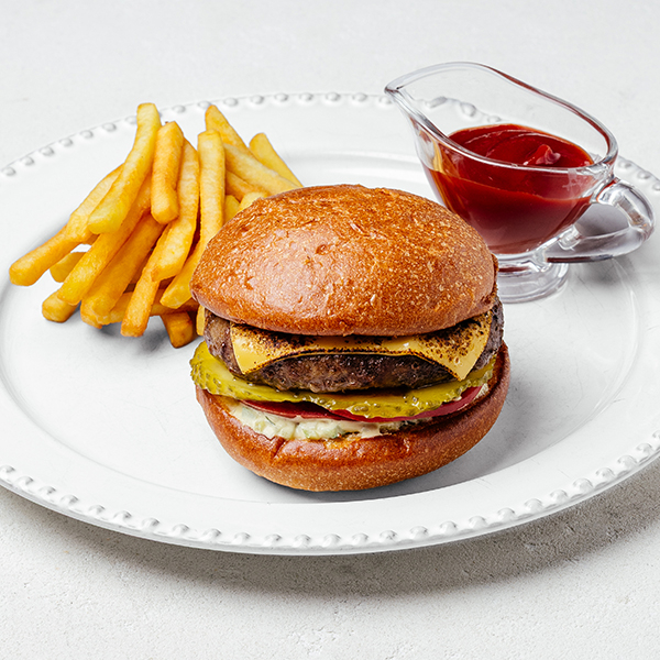Бургер с котлетой из говядины заказать доставку в Красноярске | Доставка «Беллини»