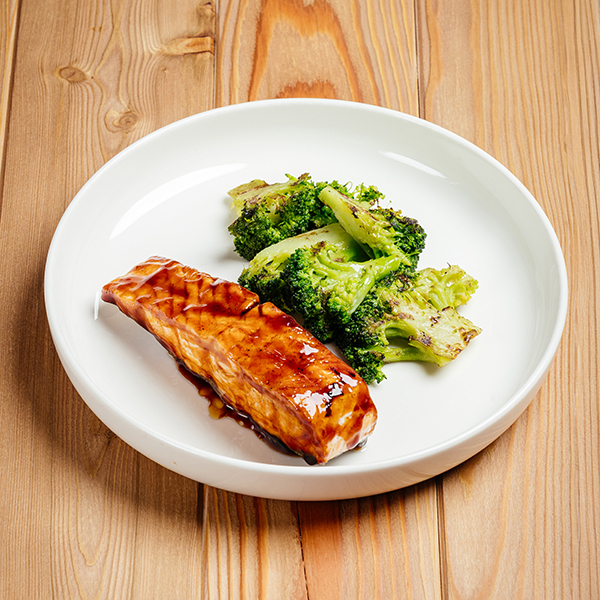 Стейк из сёмги с соусом унаги и брокколи на гриле Стейк из сёмги с соусом унаги и брокколи на гриле заказать доставку в Красноярске | Доставка «Беллини»