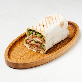 Шаурма с куриной грудкой в грузинских специях с томатами заказать доставку в Красноярске | «Баран и бисер»