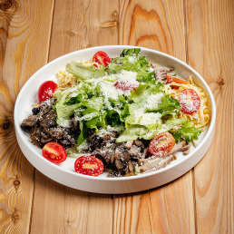 Салат с копчёным языком, курицей и грибами Салат с копчёным языком, курицей и грибами заказать доставку в Красноярске | «Свинья и бисер»