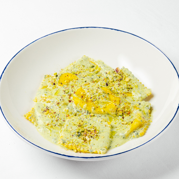 Равиоли с рикоттой в сливочном песто с фисташкой Равиоли с рикоттой в сливочном песто с фисташкой заказать доставку в Красноярске | Доставка «Беллини»