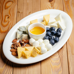 Ассорти сыров заказать доставку в Красноярске | «Свинья и бисер»