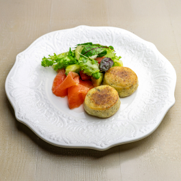 Сырники с форелью, зеленью и томатами Сырники с форелью, зеленью и томатами заказать доставку в Красноярске | Доставка «Беллини»