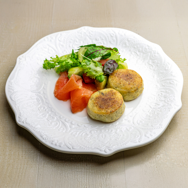 Сырники с форелью, зеленью и томатами заказать доставку в Красноярске | Mama`s»