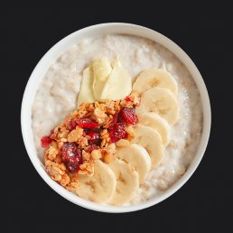 Каша овсяная с бананом и гранолой Каша овсяная с бананом и гранолой заказать доставку в Красноярске | «Перцы» в Красноярске
