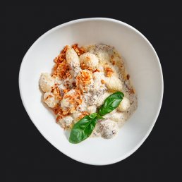 Ньокки с томлёной говядиной и сливочно-трюфельным соусом заказать доставку в Красноярске | «Перцы» в Красноярске