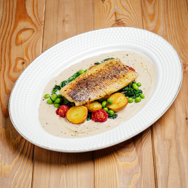 Запечённая пелядь с картофелем, овощами и сливочным соусом Запечённая пелядь с картофелем, овощами и сливочным соусом заказать доставку в Красноярске | Доставка «Беллини»