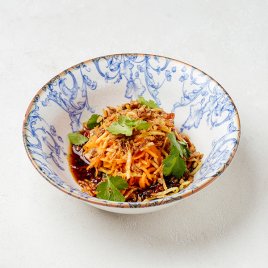 Салат с цыплёнком и  корейской морковью заказать доставку в Красноярске | «Баран и бисер»