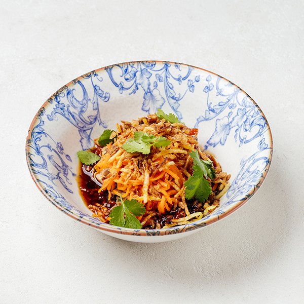 Салат с цыплёнком и корейской морковью Салат с цыплёнком и корейской морковью заказать доставку в Красноярске | «Баран и бисер»