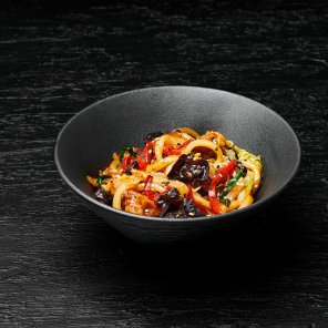 Удон с курицей и древесными грибами заказать доставку в Красноярске | «Якитория»