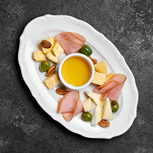 Ассорти сыра с сырокопчёным балыком Ассорти сыра с сырокопчёным балыком заказать доставку в Красноярске | Доставка «Беллини»