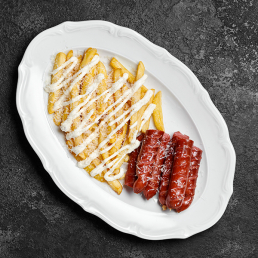 Охотничьи колбаски с картофелем фри к пиву заказать доставку в Красноярске | «Крем»