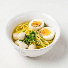 Куриный суп с фрикадельками и яйцом заказать доставку в Красноярске | Доставка «Беллини»