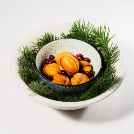 Домашние орешки с кремом вишня-мацони, с заварным кремом с шоколадом и мандарином, с шоколадом и грецким орехом заказать доставку в Красноярске | Доставка «Беллини»