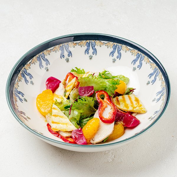 С копчёным куриным филе, халуми и мандаринами С копчёным куриным филе, халуми и мандаринами заказать доставку в Красноярске | «Баран и бисер»