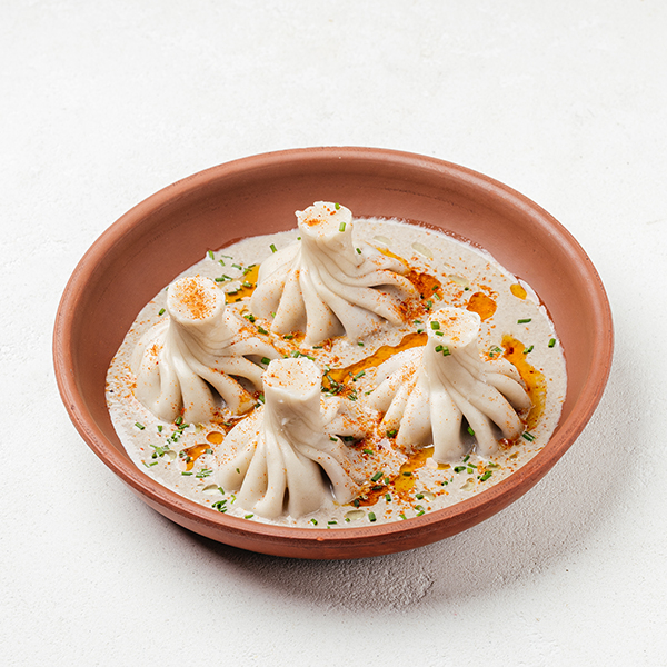 Мини-хинкали с говяжьими щёчками в грибном соусе заказать доставку в Красноярске | Доставка «Беллини»