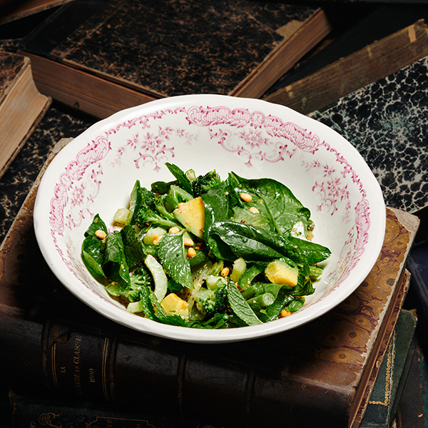 Зелёный салат с авокадо и ореховым соусом заказать доставку в Красноярске | Доставка «Беллини»