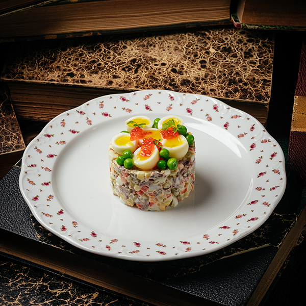 Оливье с мраморной говядиной и икрой заказать доставку в Красноярске | Доставка «Беллини»