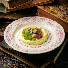 Бефстроганов из говяжьей вырезки с белыми грибами и картофельным пюре заказать доставку в Красноярске | Доставка «Беллини»