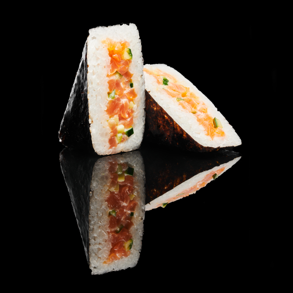 Онигири с лососем  заказать доставку в Красноярске | Доставка «Беллини»