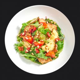 Салат с печёными овощами и соусом песто Салат с печёными овощами и соусом песто заказать доставку в Красноярске | «Перцы» в Красноярске