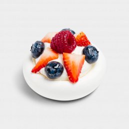 Пирожное Анна Павлова с ягодой заказать доставку в Красноярске | «РомБаба»