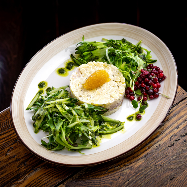 Салат с олениной, папоротником и грибами  заказать доставку в Красноярске | Доставка «Беллини»