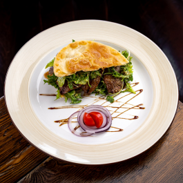 Теплый сэндвич из телятины с зеленью заказать доставку в Красноярске | Доставка «Беллини»