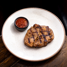 Свиная шея с соусом «Помодоро» заказать доставку в Красноярске | Доставка «Беллини»