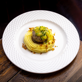 Котлеты из кролика с картофельным пюре и сливочным соусом заказать доставку в Красноярске | Доставка «Беллини»