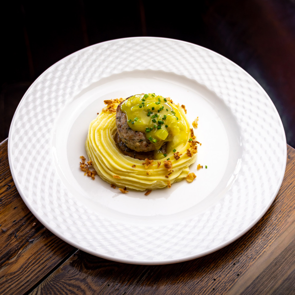 Котлеты из кролика с картофельным пюре и сливочным соусом заказать доставку в Красноярске | Доставка «Беллини»