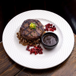 Котлета из кабана и оленя с гречневой кашей заказать доставку в Красноярске | Доставка «Беллини»