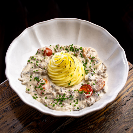 Бефстроганов из телятины с картофельным пюре заказать доставку в Красноярске | Доставка «Беллини»