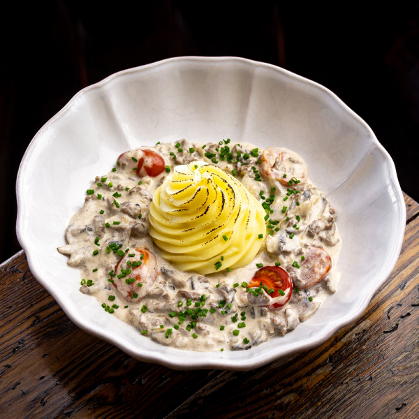 Бефстроганов из телятины с картофельным пюре заказать доставку в Красноярске | Доставка «Беллини»