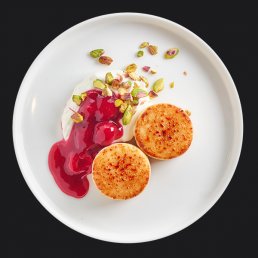 Сырники с творожным кремом и малиной заказать доставку в Красноярске | «Перцы» в Красноярске