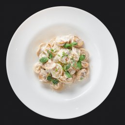 Пельмени с грибным соусом и пармезаном заказать доставку в Красноярске | «Перцы» в Красноярске