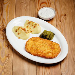 Шницель из цыплёнка с картофельным пюре и сливочным соусом Шницель из цыплёнка с картофельным пюре и сливочным соусом заказать доставку в Красноярске | Доставка «Беллини»