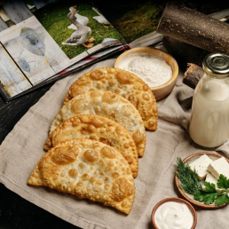 Чебуреки с сыром заказать доставку в Красноярске | «Bellini Kitchen»