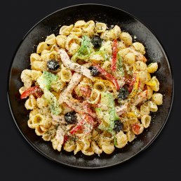 Паста с курицей и овощами в сливочном соусе Паста с курицей и овощами в сливочном соусе
