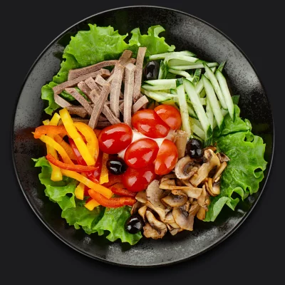 Теплый салат с языком, сыром и грибами